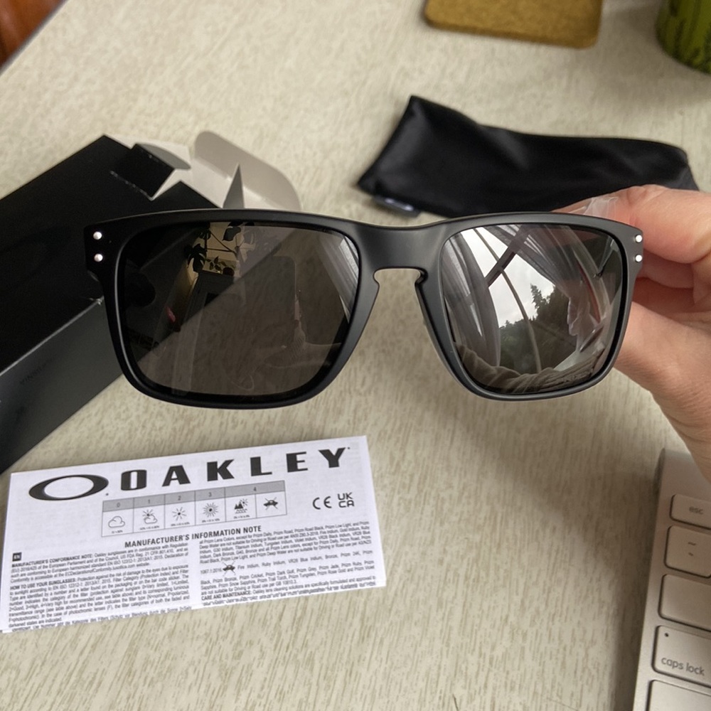 Prizm Oakley sunglasses 🕶️ - Picture 4 of 6